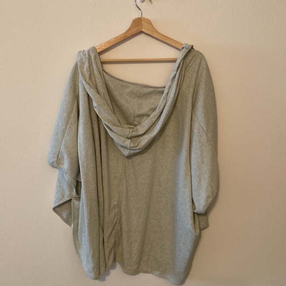 Love & Love Gray Poncho with Hood and Pockets - Picture 2 of 3